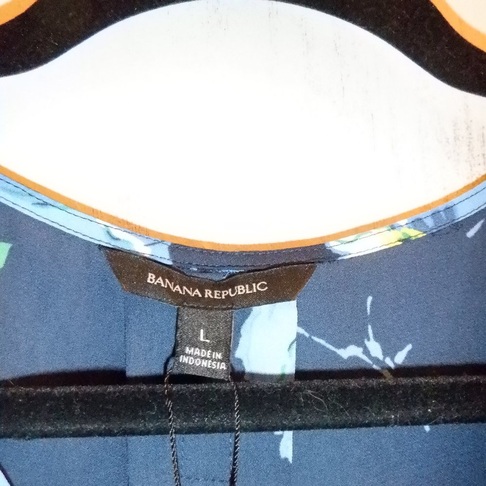 Sleeveless Top - Picture 3 of 4